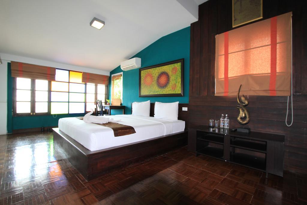 Tony'S Place Ayutthaya Номер фото